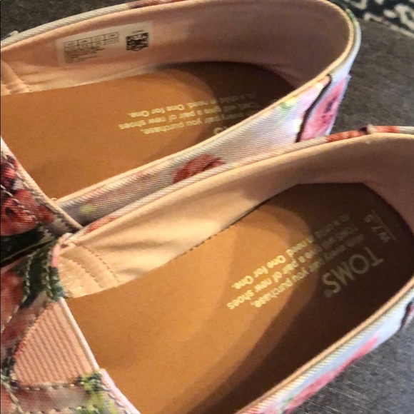 Toms - Picture 3 of 5